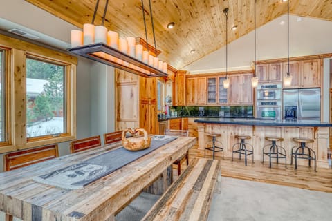 Extraordinary Tahoe-Donner Modern Mountain Home House in Truckee