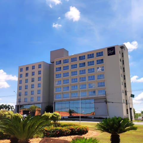 Property building, Facade/entrance, Day