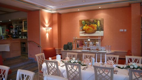 Restaurant/places to eat, Restaurant/places to eat