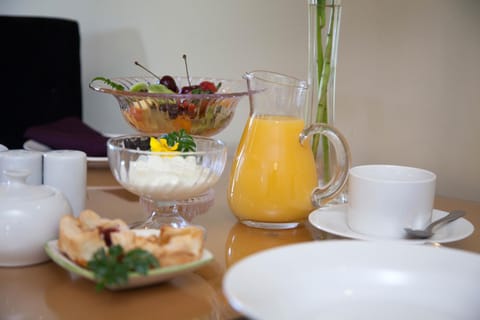 Coffee/tea facilities, Continental breakfast, Drinks