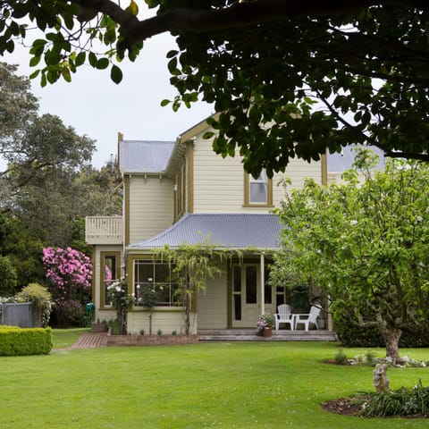 Property building, Facade/entrance, Garden