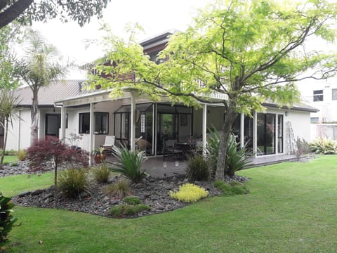 Property building, Facade/entrance, Garden