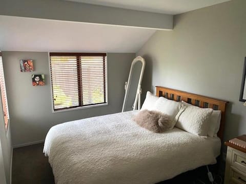 Studio, Quiet location, Central to city Vacation rental in Hamilton