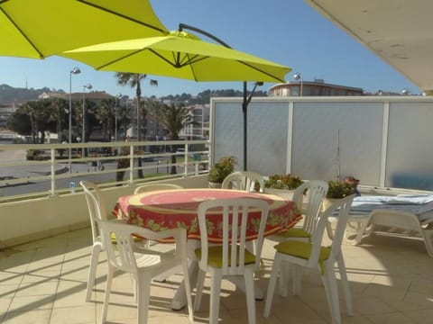 Grand T3 avec terrasse et piscine à Cavalaire-sur-Mer - FR-1-100-187 Apartment in Cavalaire-sur-Mer