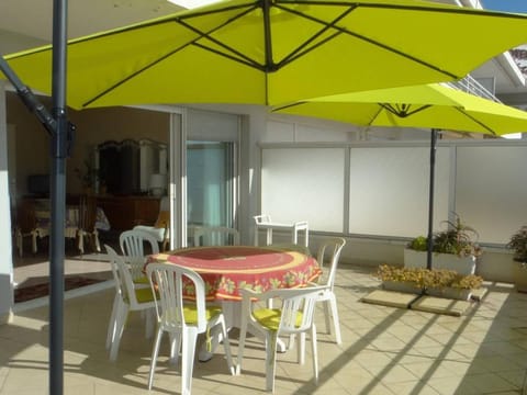 Grand T3 avec terrasse et piscine à Cavalaire-sur-Mer - FR-1-100-187 Apartment in Cavalaire-sur-Mer