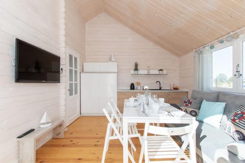 Kitchen or kitchenette, Living room, Seating area, Dining area, pet friendly, kitchen