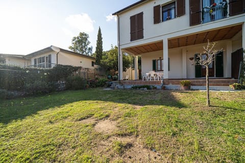 Property building, Day, Garden, Garden view