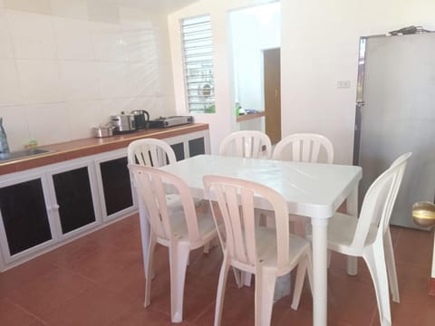 Felipa Beach Residence - Ilang Ilang Chambre d’hôte in Dumaguete