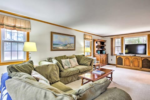 Family Home with Beach Gear and BBQ, Walk to Shore Haus in New Seabury