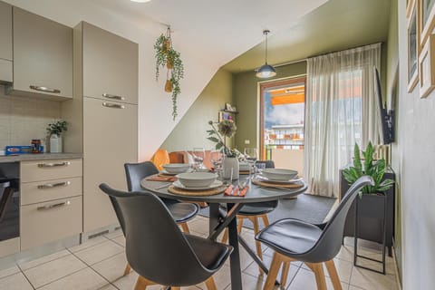 HYGGE Family Apartment - one step away from the lake!!! Apartment in Sirmione