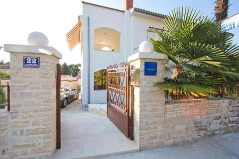 Property building, Facade/entrance