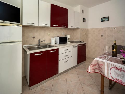 TV and multimedia, Kitchen or kitchenette, minibar, stove, kitchen