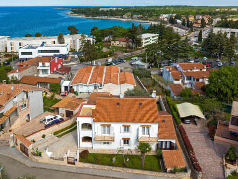 Property building, Neighbourhood, Natural landscape, Bird's eye view, Beach, Sea view, Location