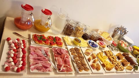 Food, Breakfast, Continental breakfast, Buffet breakfast, Italian breakfast, Drinks