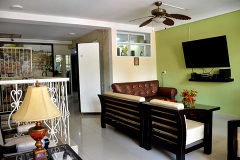 Communal lounge/ TV room, Living room, Lobby or reception, Lounge or bar