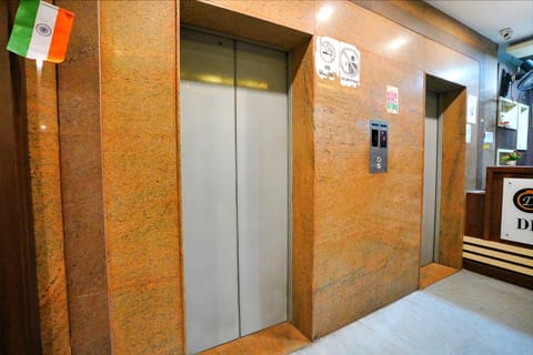 Lobby or reception, elevator