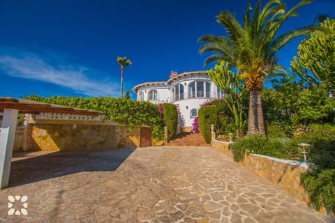 Property building, Spring, Day, Garden, Garden view