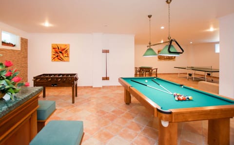 Billiard, Game Room