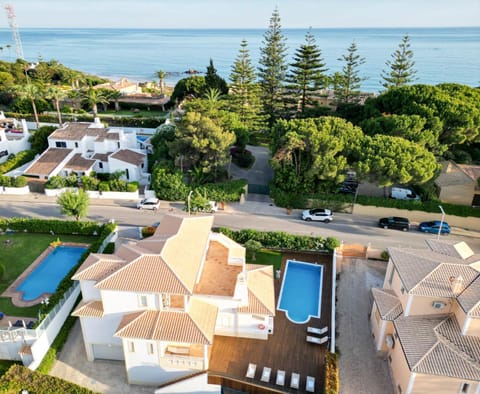 Property building, Bird's eye view, Swimming pool