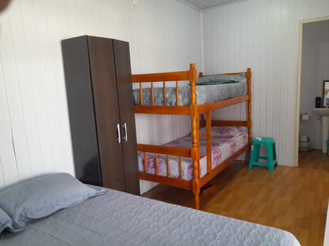 Bedroom, bunk bed