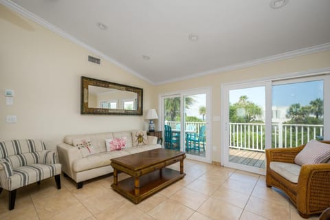 Summer Wind, 4 bedrooms, Private Pool, Next to Beach, Sleeps 8 Casa in Crescent Beach