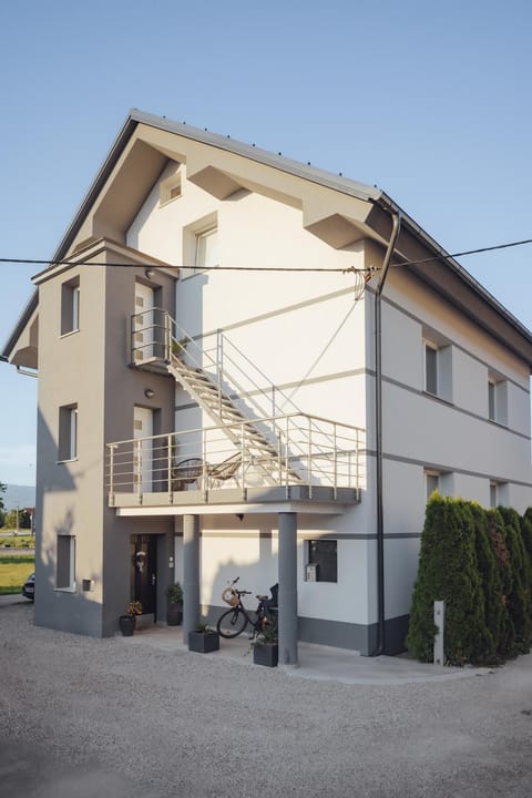 Property building, Facade/entrance