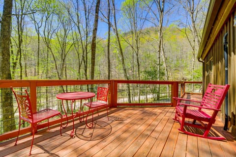 Creekside Cabin with Deck by Hiking Trails and Fishing House in Qualla