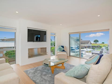 Coastal Pearl - Matarangi Holiday Home House in Auckland Region