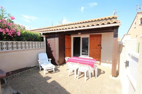 villa 5 couchages terrasse ombragée parking dans résidence sécurisée avec piscine commune à 400m de la mer LRJP65 Villa in Portiragnes