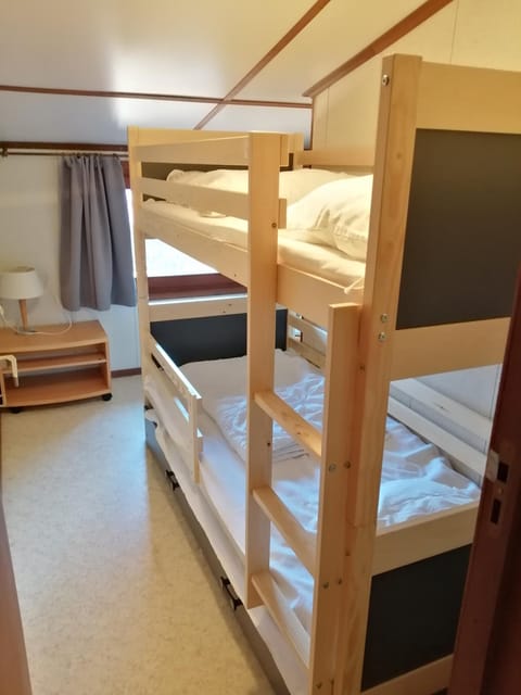 Bedroom, bunk bed