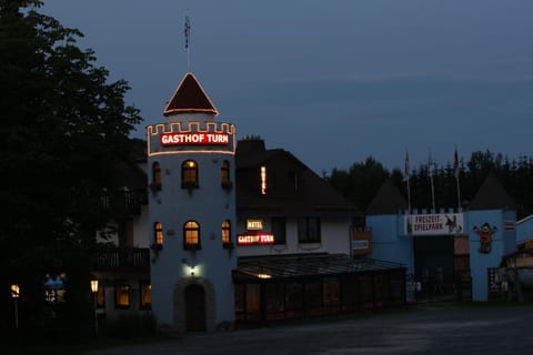 Facade/entrance