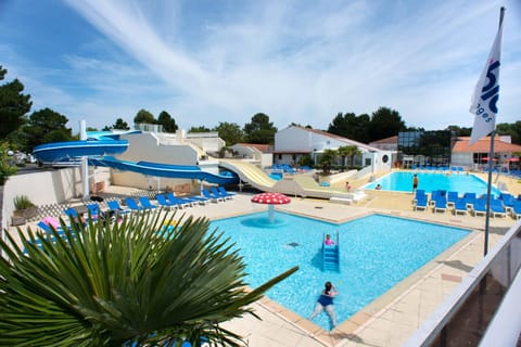 Bungalow de 3 chambres avec piscine partagee et jardin amenage a Saint Jean de Monts a 2 km de la plage House in Saint-Jean-de-Monts