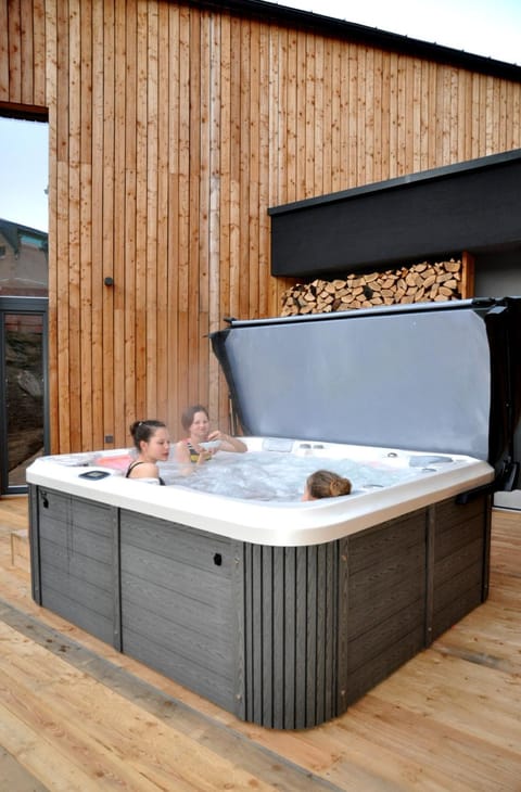 Hot Tub, Balcony/Terrace