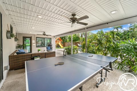 Trendy Renovated 4 BR Home w/ Heated Pool Casa in Hollywood