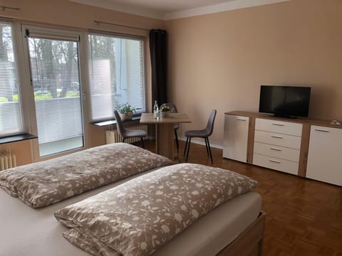 Super Lage, neu renovierte, gemütliche Unterkunft Apartment in Lubeck