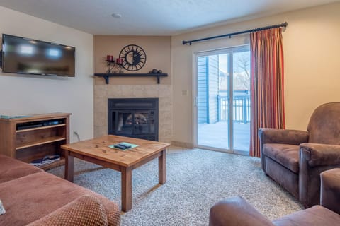 Habitat Condo 2 Bedroom with Year-Round Hot Tub & Walk to Downtown Ketchum House in Ketchum