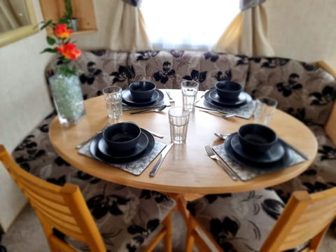 3 Bedroom Sleeps 6 on Coral Beach House in Ingoldmells