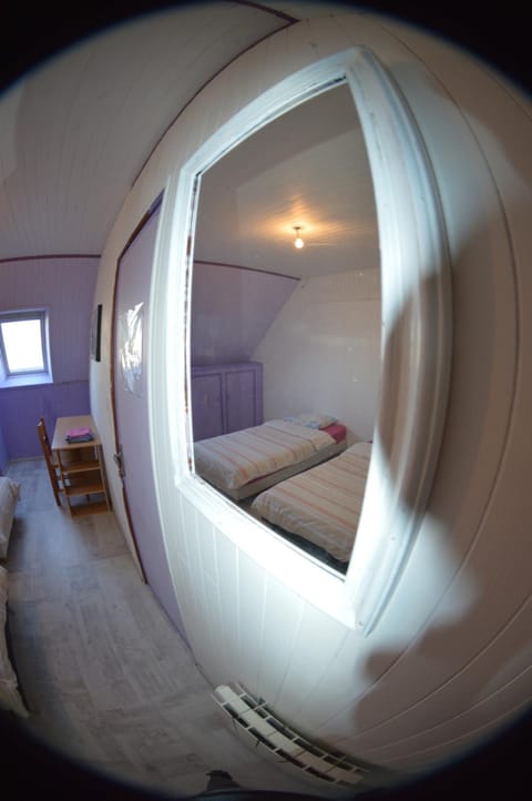 Chambre au calme et simple, cuisine à dispo Vacation rental in Finistere