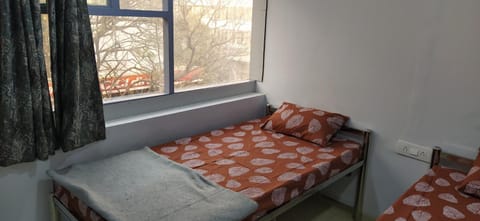 Shiv Sai Dormitory Bed and Breakfast in Vadodara