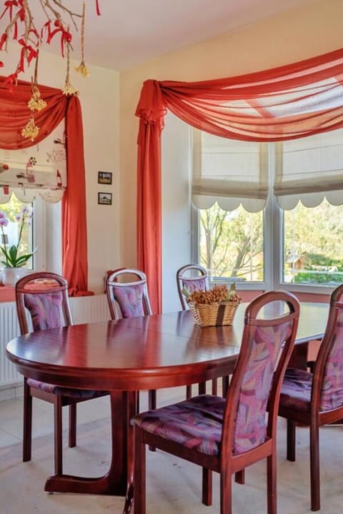 Dining area, City view, Garden view, Sea view