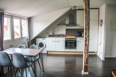 EXKLUSIVE 2 Zi. Dachgeschosswohnung in Top Lage! Apartment in Bremen