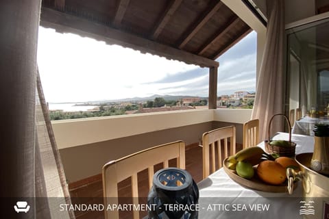 Patio, Natural landscape, View (from property/room), Balcony/Terrace, Dining area, Sea view