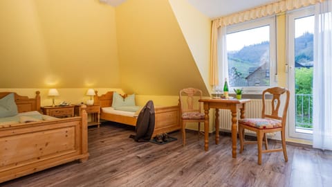 Bed, Balcony/Terrace, Photo of the whole room, Garden view, Landmark view