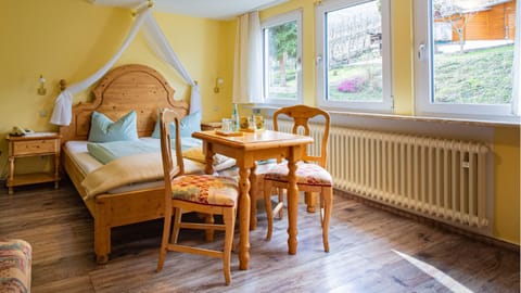 Bed, Photo of the whole room, Garden view, Landmark view