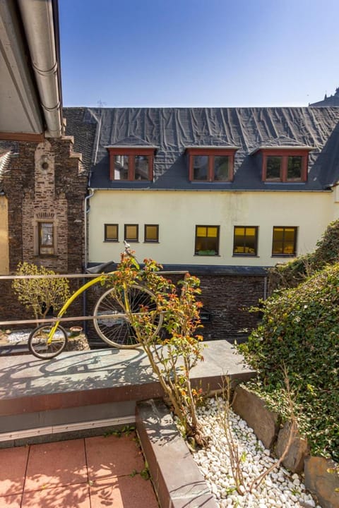 View (from property/room), Balcony/Terrace, Garden view, Landmark view