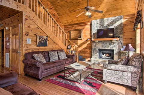 Smoky Mountain Cabin with Hot Tub Near Pigeon Forge Casa in Pigeon Forge