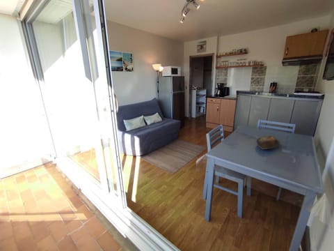 Appartement rénové, calme 300m plage, avec parking et balcon – Beg Meil, Fouesnant - FR-1-481-55 Apartment in Fouesnant