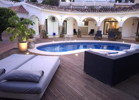 SUMMER OFFERS! Fabulous Luxury Villa near the Beach Sleeps 8 Villa in Benalmadena