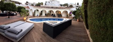 SUMMER OFFERS! Fabulous Luxury Villa near the Beach Sleeps 8 Villa in Benalmadena