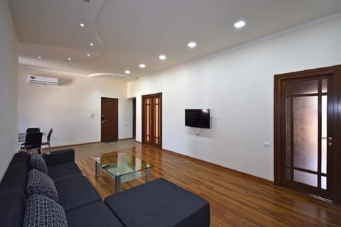 Tumanyan street 3 bedroom Deluxe apartment with Large Balcony TM662 Apartment in Yerevan